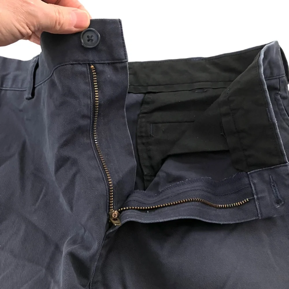 L.L. Bean Men's Size 30" Navy Natural Fit Shorts Item ID 215649 - Picture 5 of 7